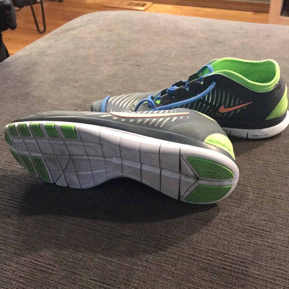 Nike Frees - Picture 2 of 3